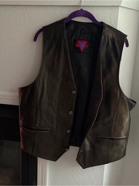Leather Vest in Dark Brown - V-Label